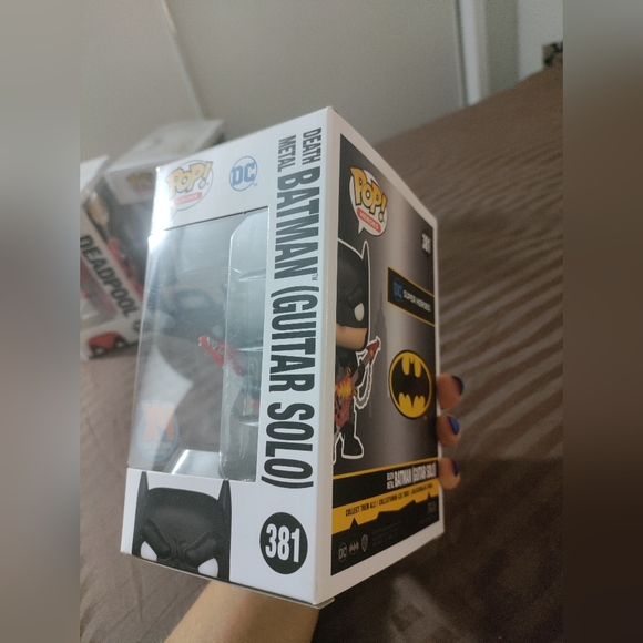 Death Metal Batman Guitar Solo Funko Pop 381 - Picture 3 of 3